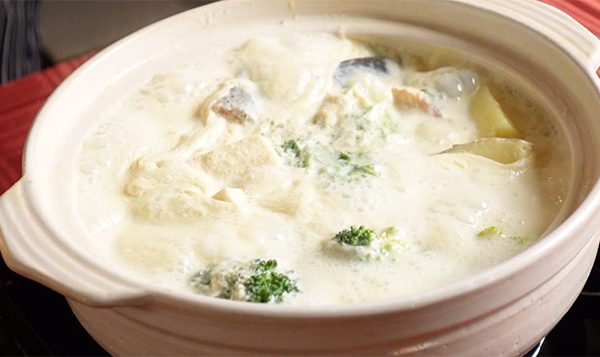 【冬レシピ】サーモン麹のポカポカ豆乳鍋＆〆の豆乳カルボナーラ
