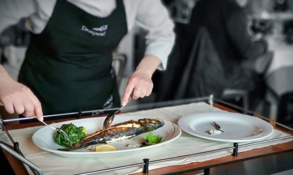 子どもに魚を食べさせたい！魚の骨抜き方法をフードコーディネーターが伝授！